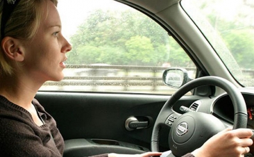 Si ella conduce y él mira el mapa, las posibilidades de sufrir un accidente bajan